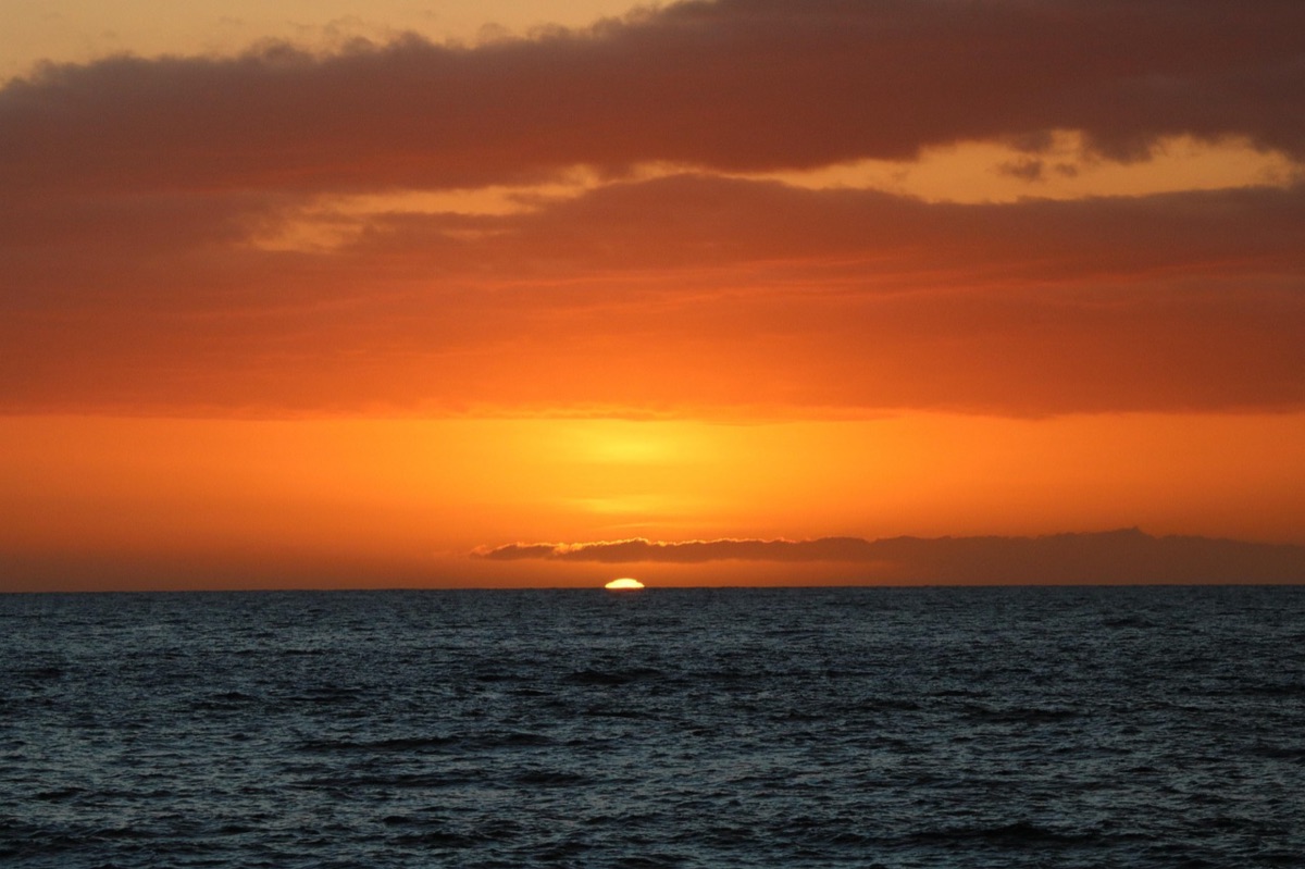 A beautiful sunset view over a Maui coastline