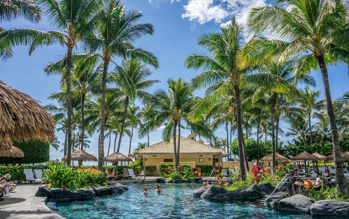 Hawaii resort with infinity pool