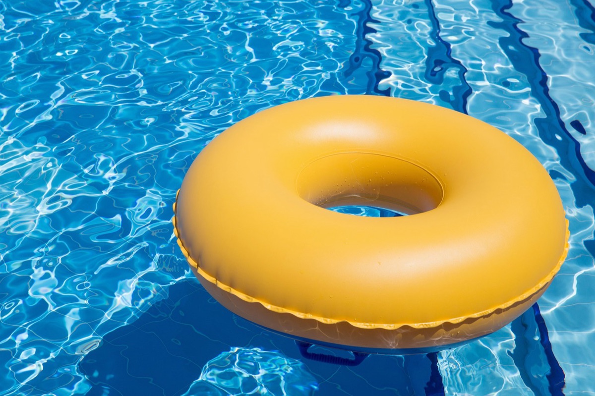 resort havaiano com piscina