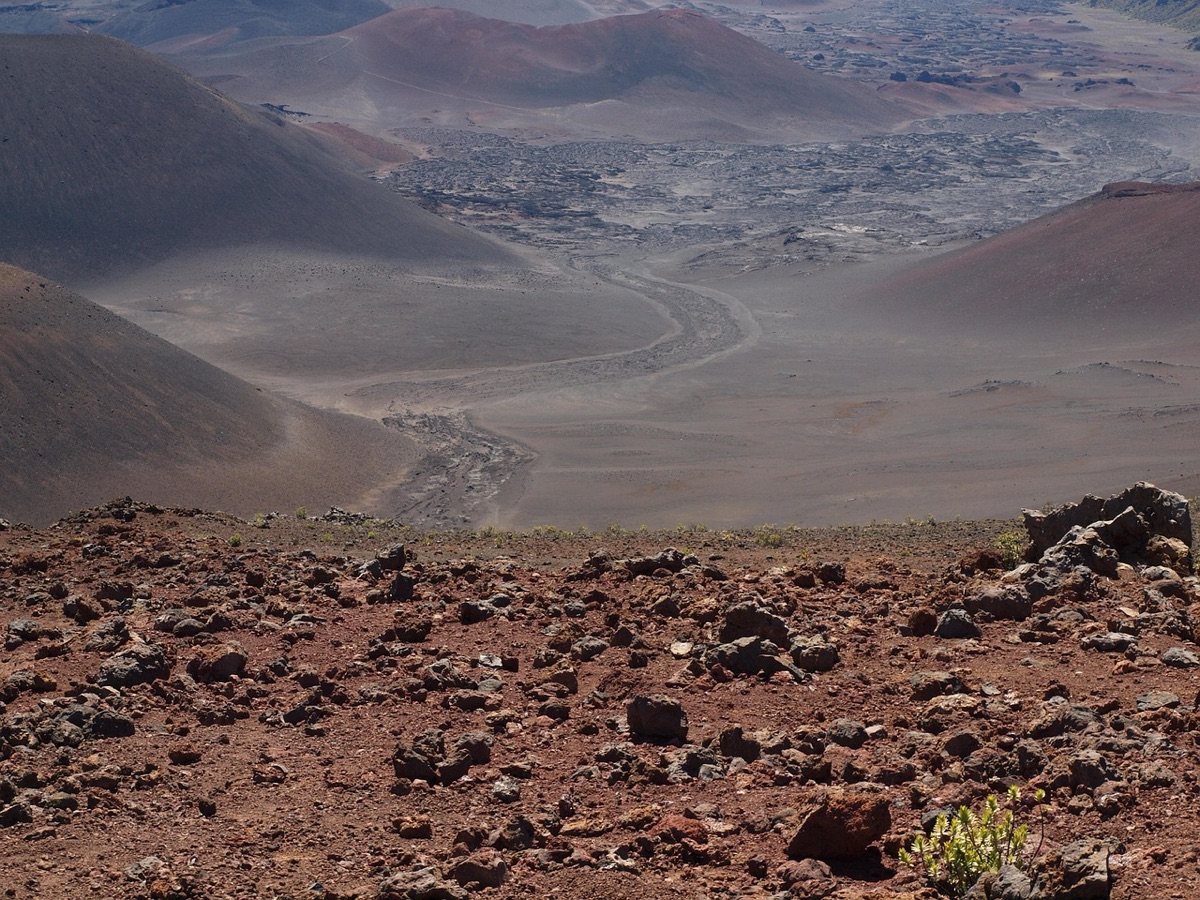 Hawaii volcano hike trail, local expert advice