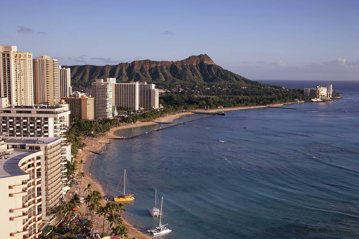 Hawaii resort hotel with tropical garden